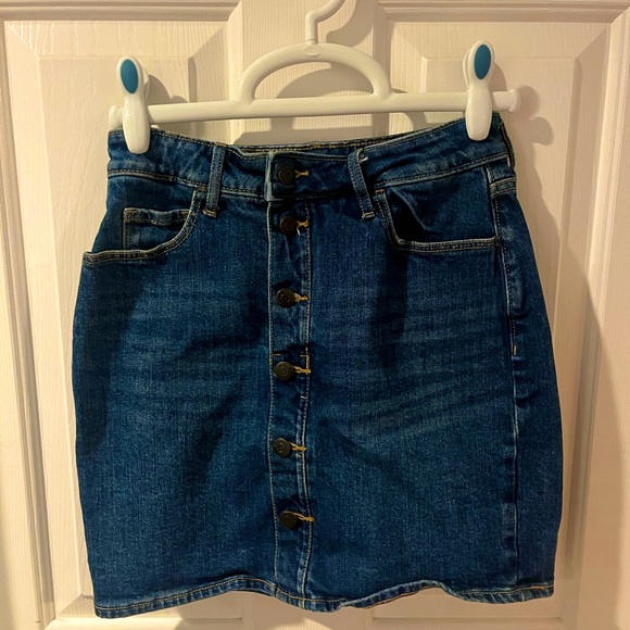 Old Navy Dresses & Skirts - Old Navy High rise denim skirt